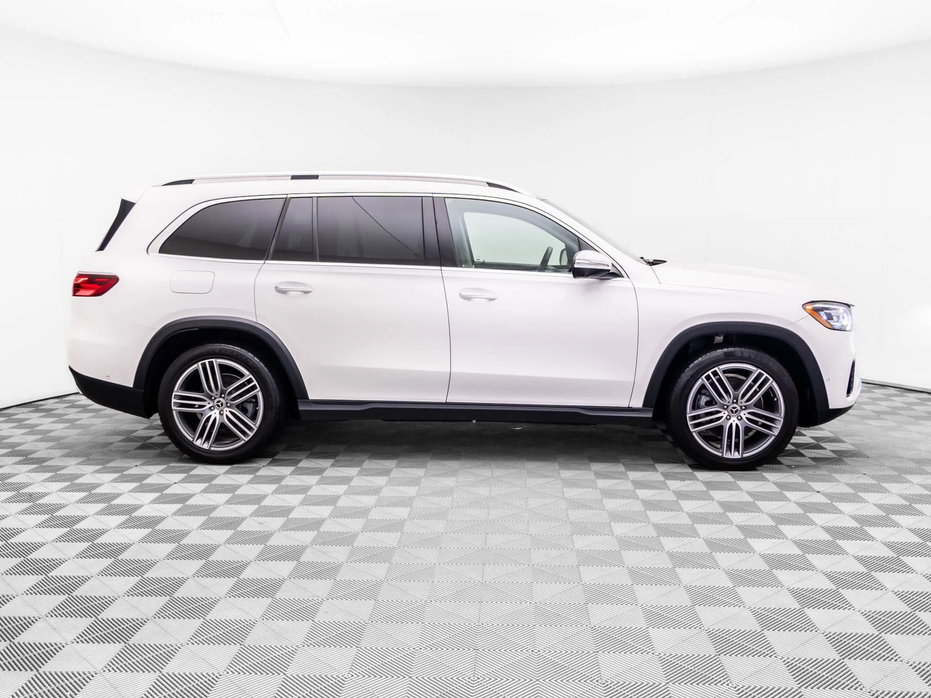 Used 2024 White Mercedes-Benz GLS 450 image 6