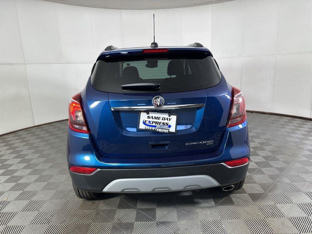 Used 2020 Azure Buick Preferred image 15