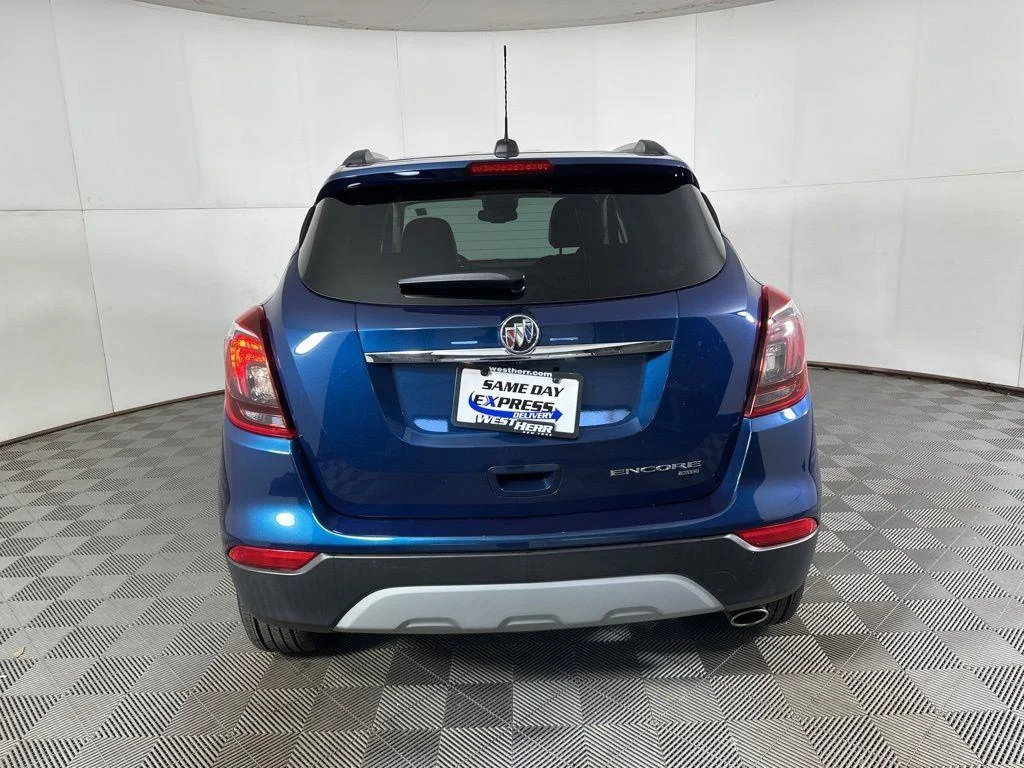 Used 2020 Azure Buick Preferred image 15