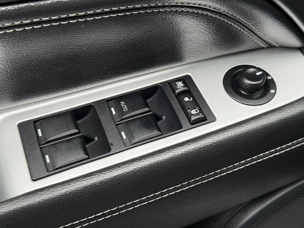 Used 2017 Gray Jeep Latitude image 9