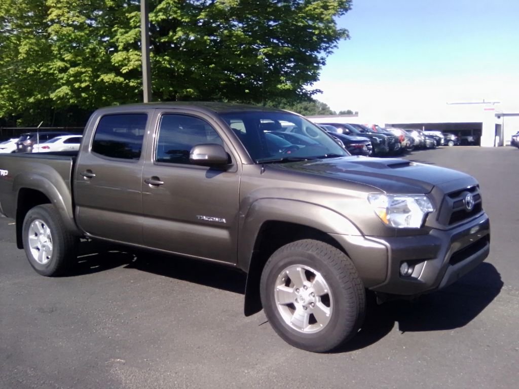 Used 2013 Brown Toyota Base image 1