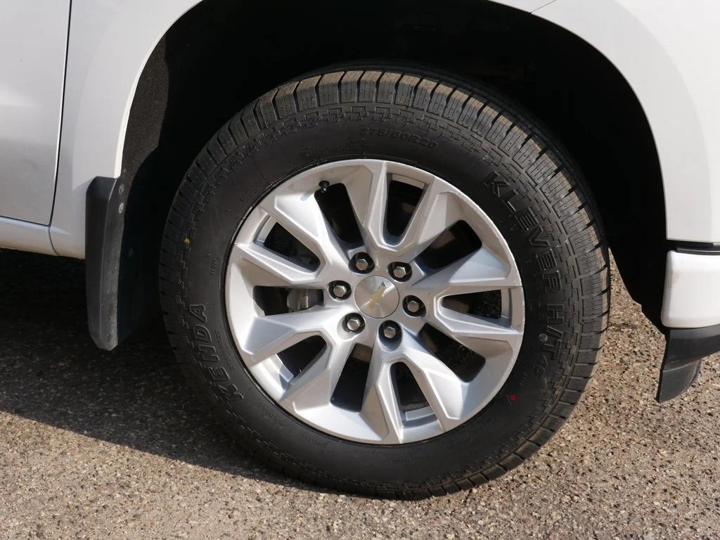 Used 2019 White Chevrolet Custom image 7