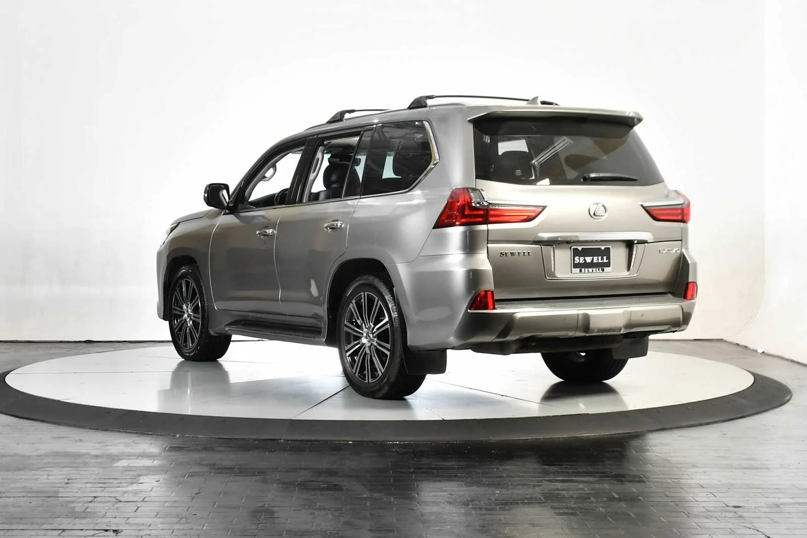 Used 2018 Atomic Silver Lexus  image 4