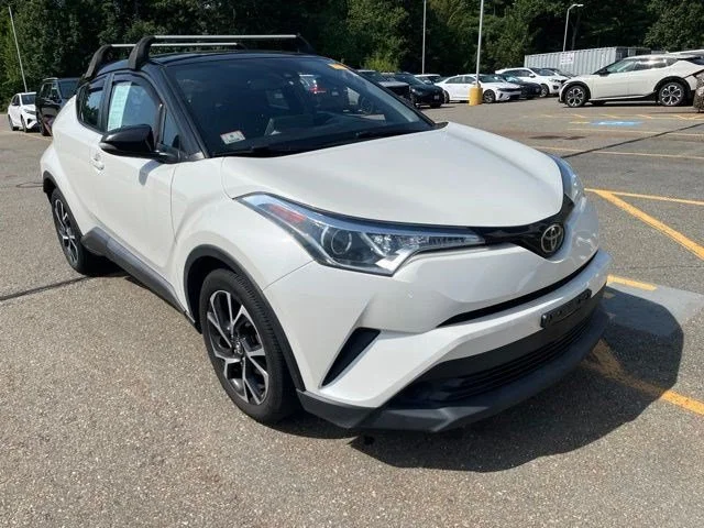 Used 2019 Blizzard Pearl w/Black Roof Toyota XLE image 1