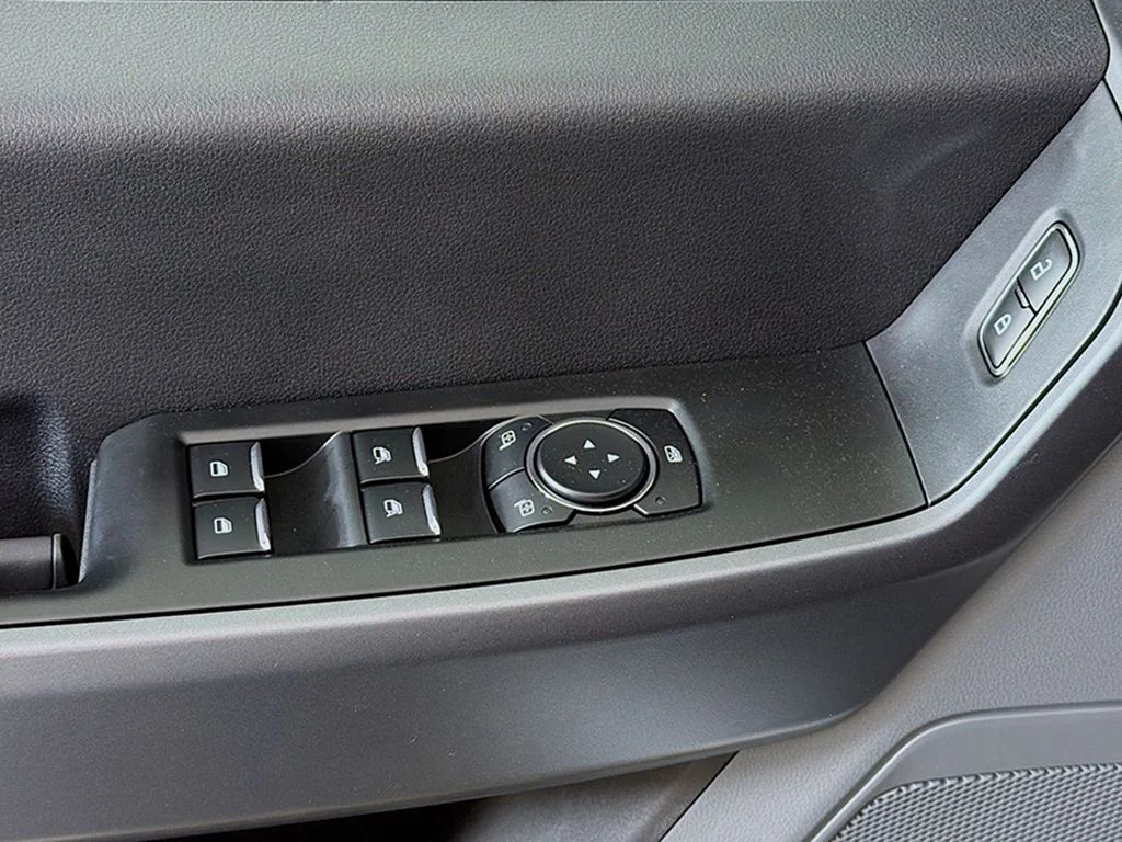 New 2025 Oxford White Ford F-350® XL image 27
