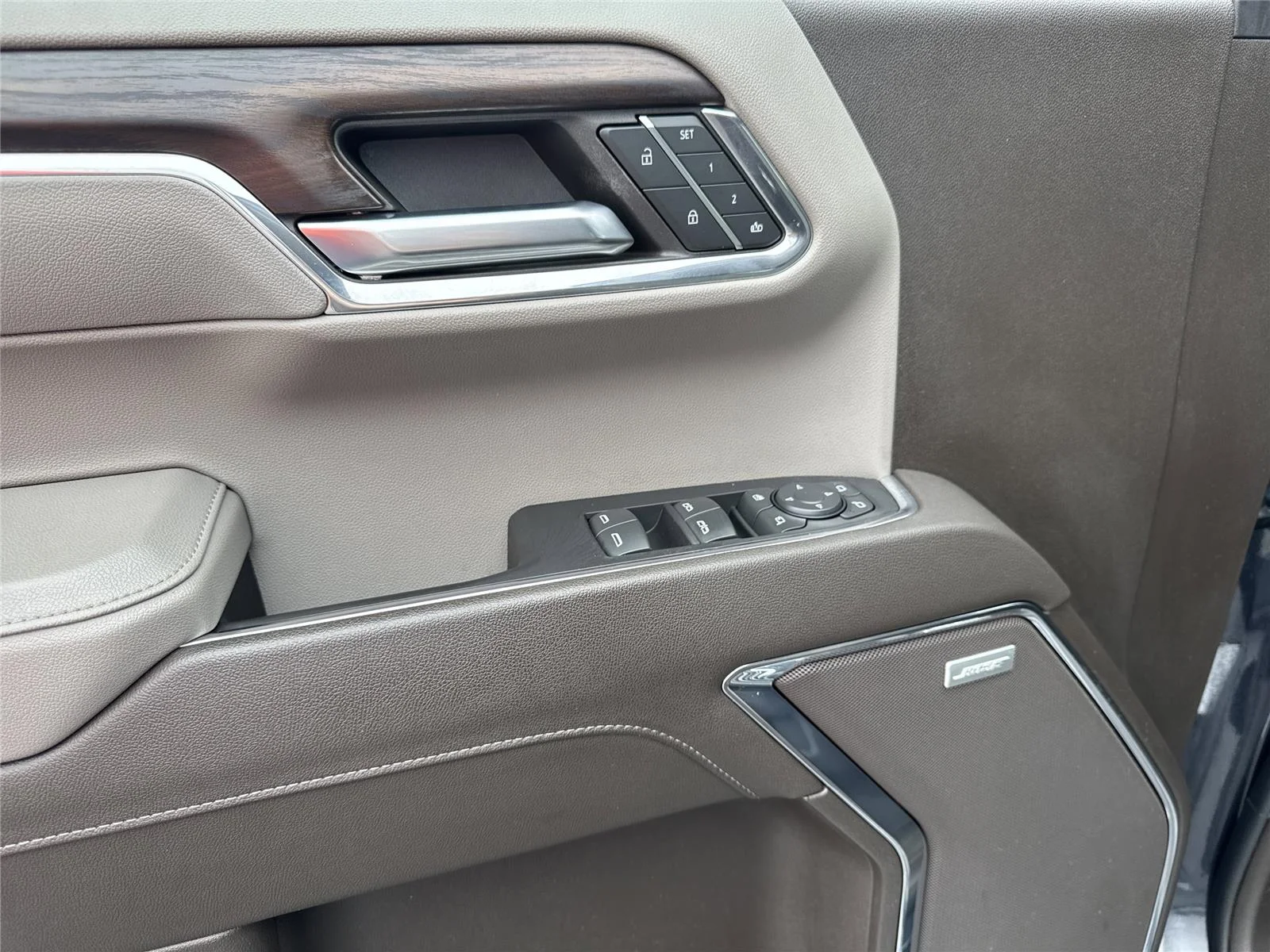 Used 2024 Titanium Rush Metallic GMC SLT image 18