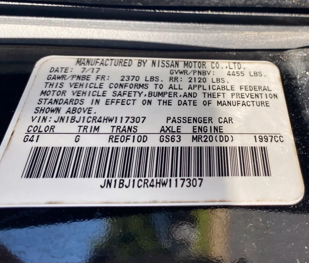 Used 2017 Black Nissan S image 19