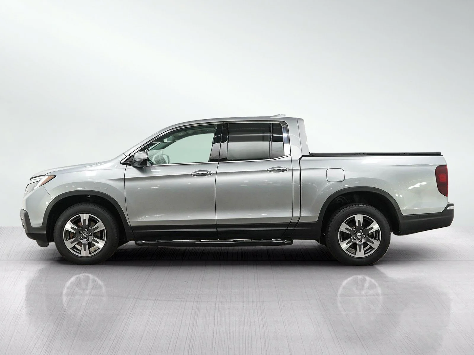 Used 2017 Honda Ridgeline RTL-E with VIN 5FPYK3F71HB002315 for sale in Burnsville, Minnesota