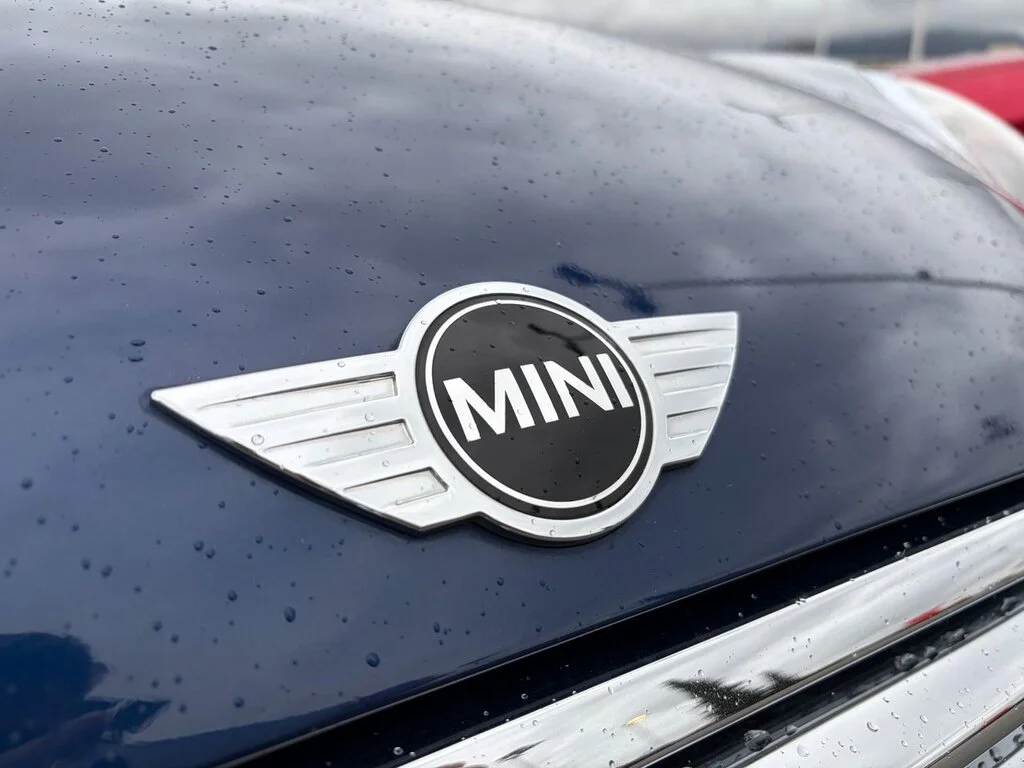 Used 2018  MINI 3 Door Great price,Fun to drive,Financing availa image 4