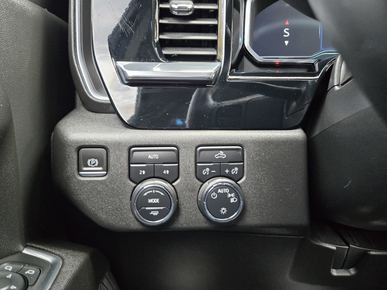 2023 Chevrolet Silverado 1500 LT - Photo 19