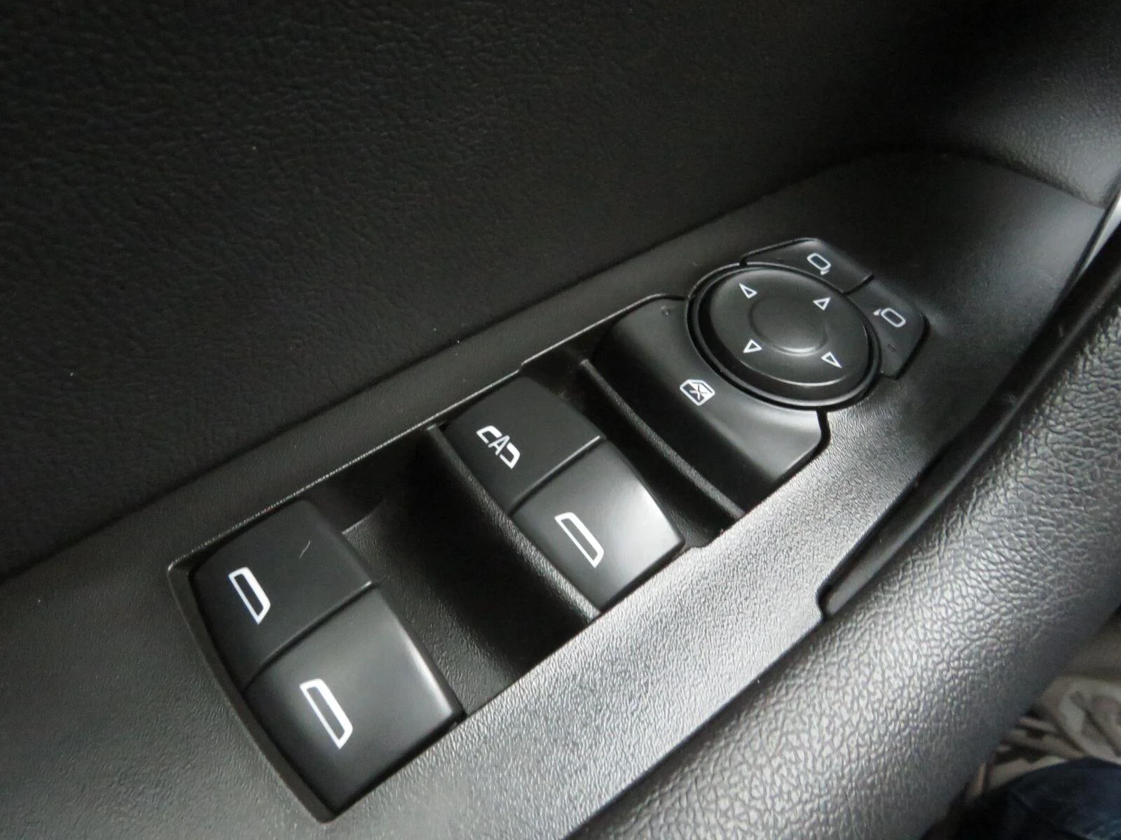 Used 2020 Cajun Red Tintcoat Chevrolet LT image 27