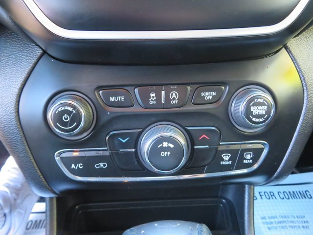 Used 2019 Gray Jeep  image 25