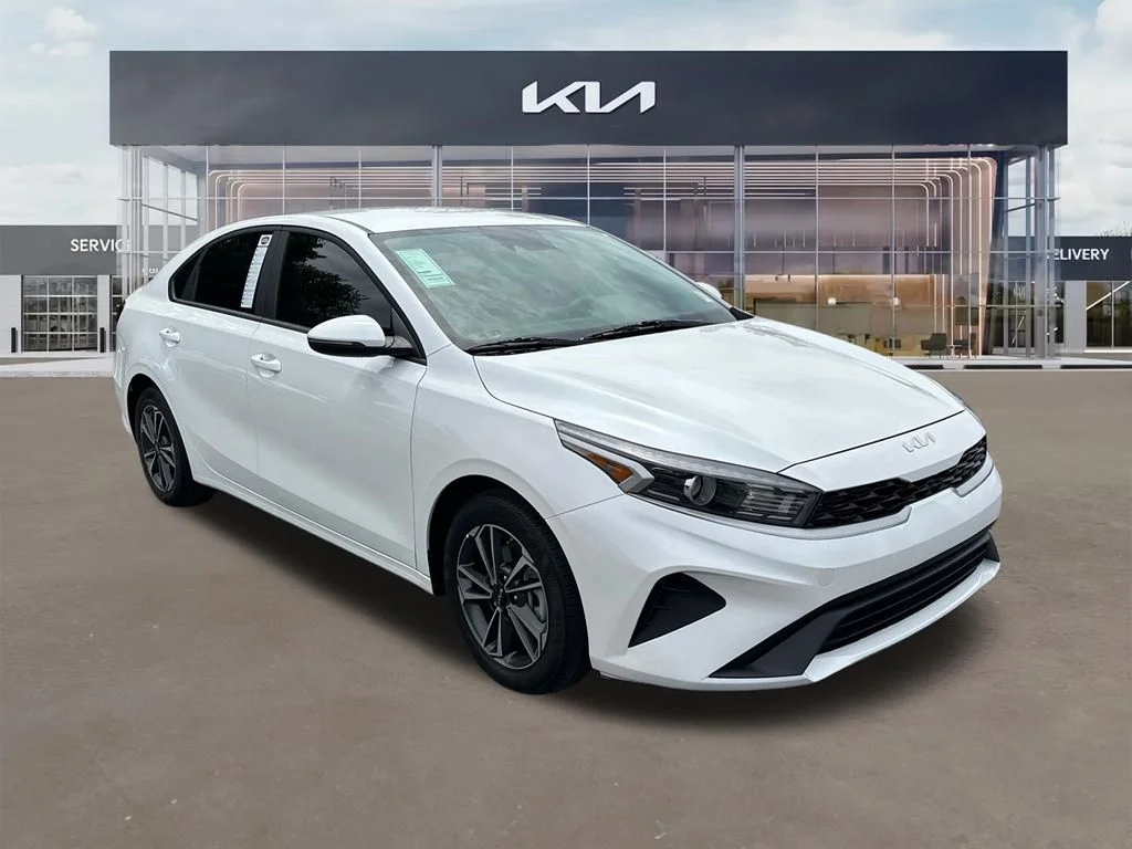 2024 Kia Forte LXS AT's photo