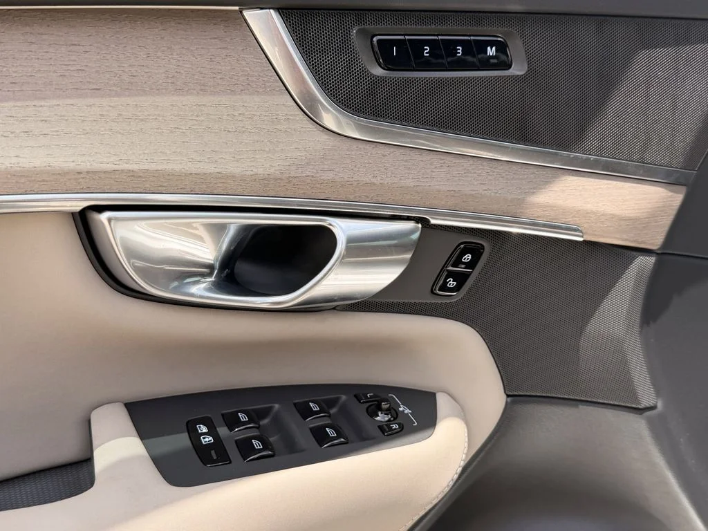 New 2026 Crystal White Volvo Core image 11