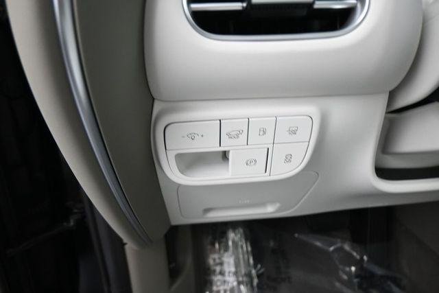 New 2026 Black Hyundai SEL 7P image 16