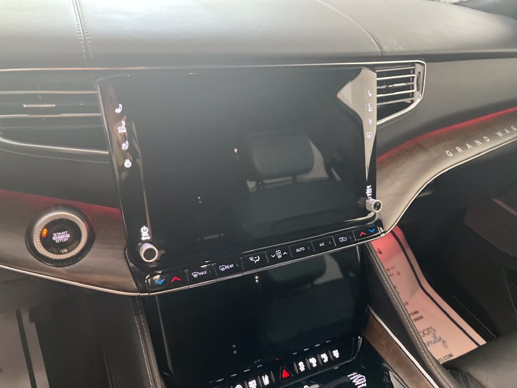 Used 2024 White Jeep Base image 19