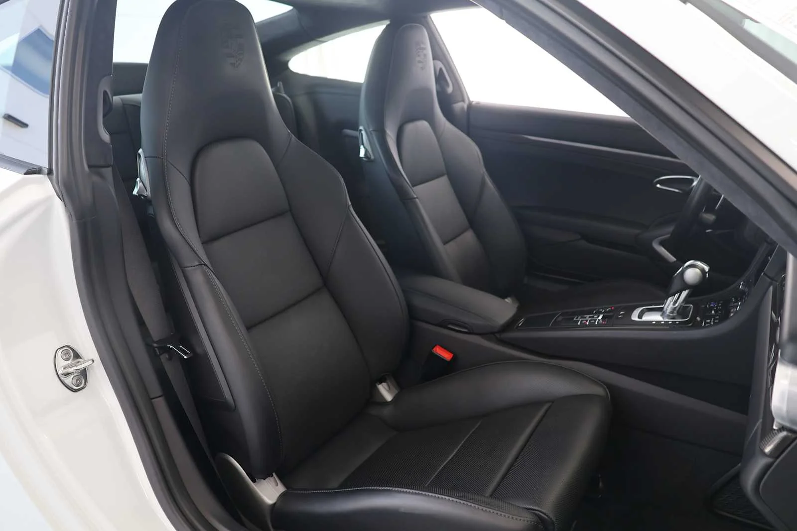 Used 2017 Sapphire Blue Metallic Porsche Turbo S image 13