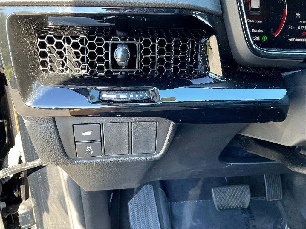 Used 2024 Black Honda EX-L image 18