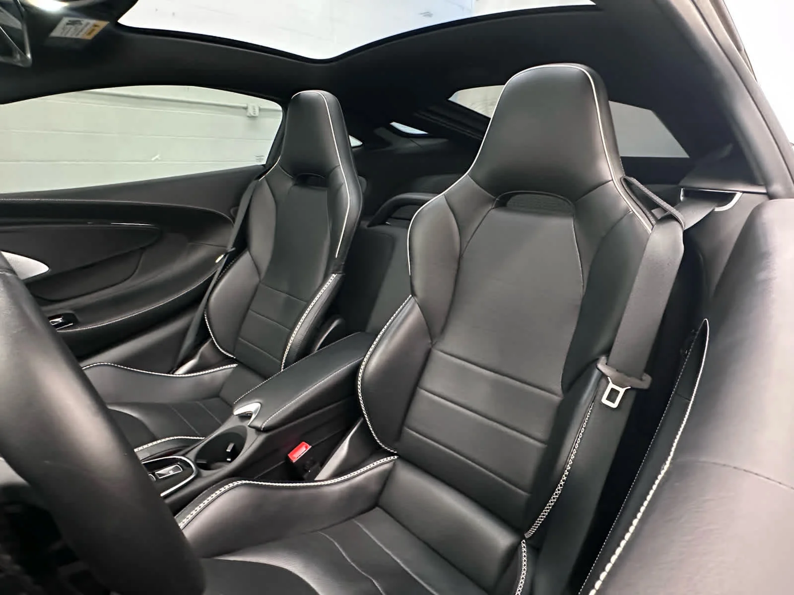 Used 2021 White McLaren  image 12