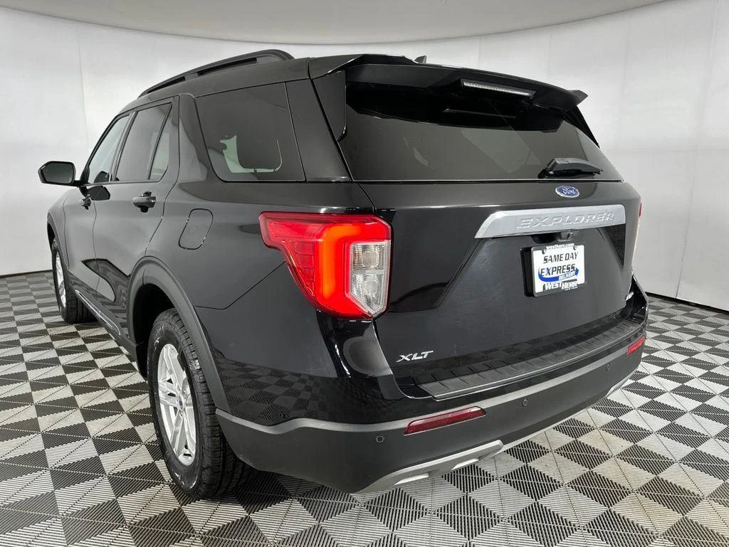 Used 2024 Black Metallic Ford XLT image 24