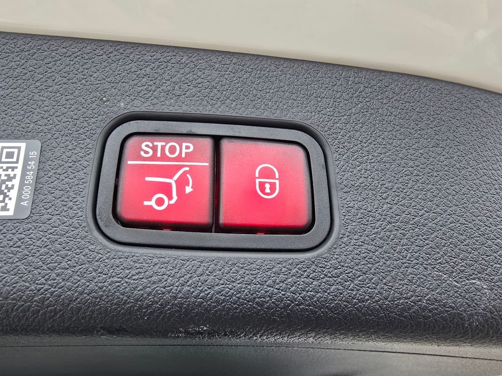 Certified Used 2026 Polar White Mercedes-Benz GLC 300 image 21