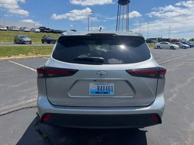 Used 2025 Celestial Silver Metallic Toyota XLE image 4