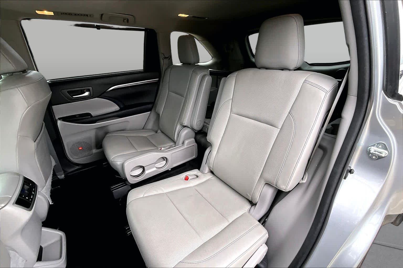 Used 2015 Silver Sky Metallic Toyota Limited image 20