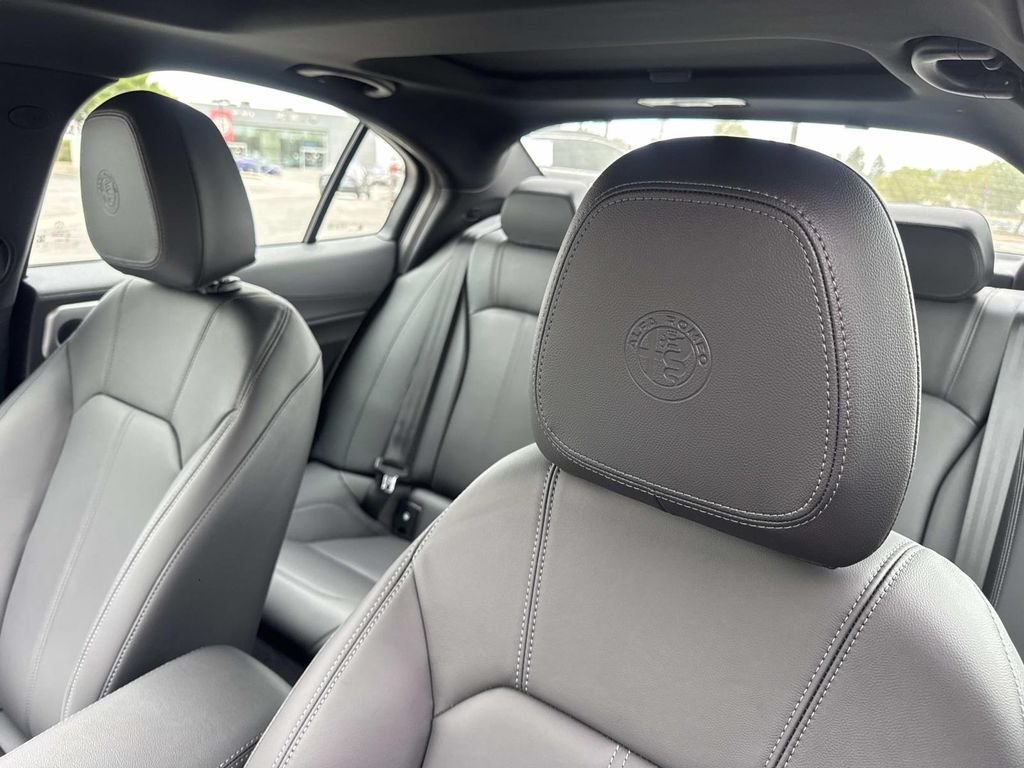 2026 Alfa Romeo Giulia Base - Photo 21