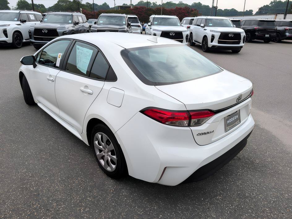 Used 2024 Ice Toyota LE image 5