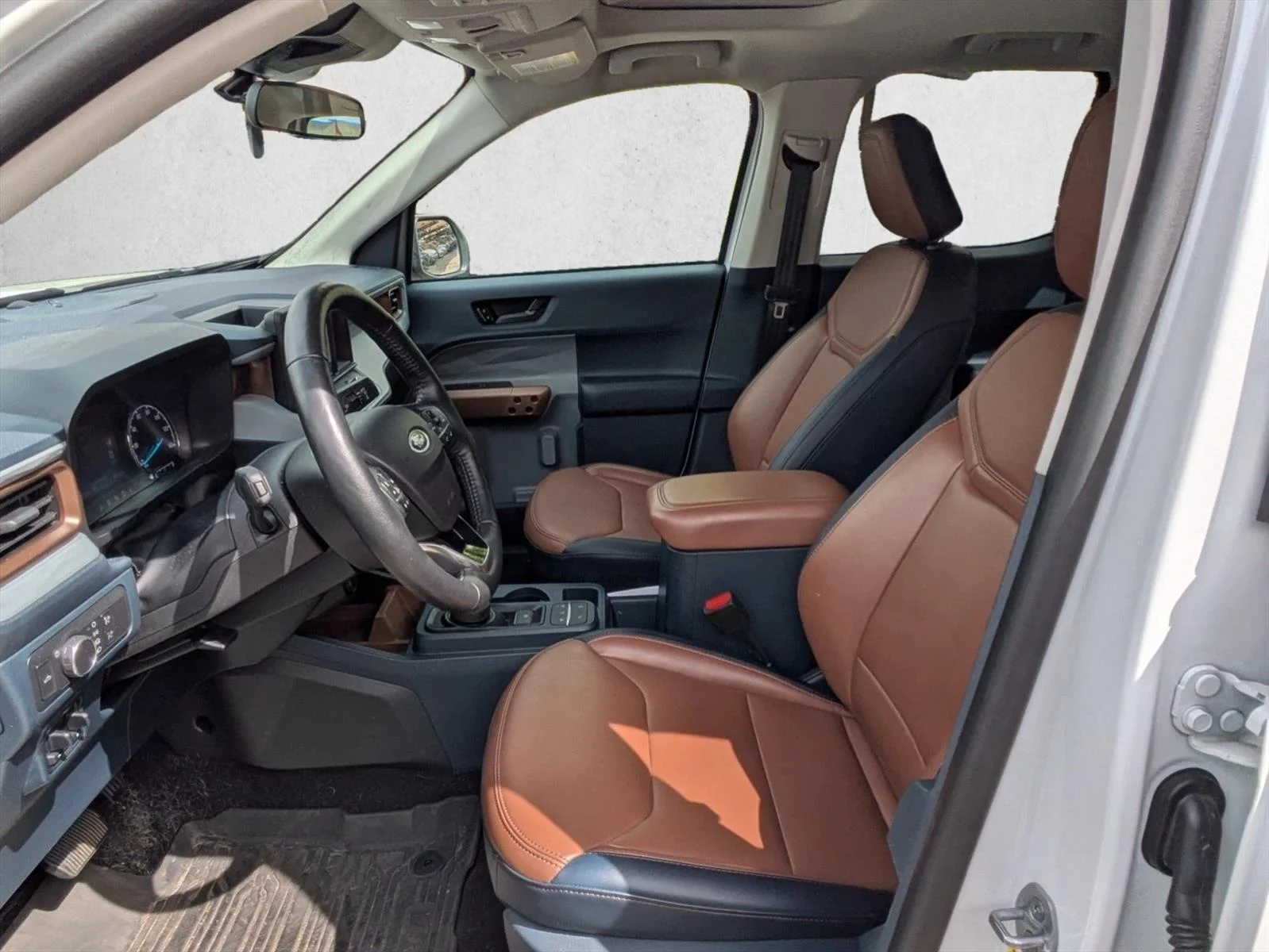 Used 2022 Oxford White Clearcoat Ford LARIAT image 11