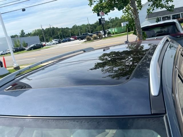 Used 2015 Blue Nissan SL image 9