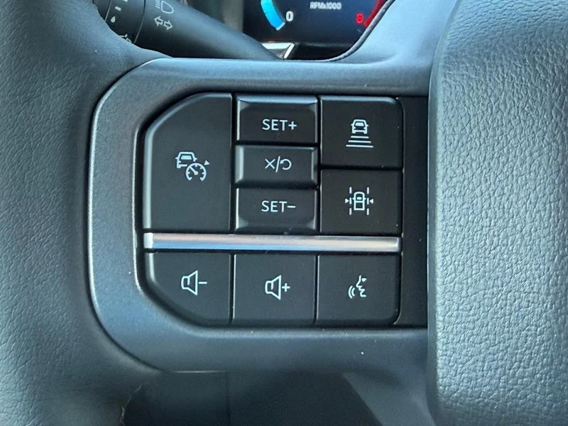 New 2026 Avalanche Ford LARIAT 4WD SuperCrew 5.5