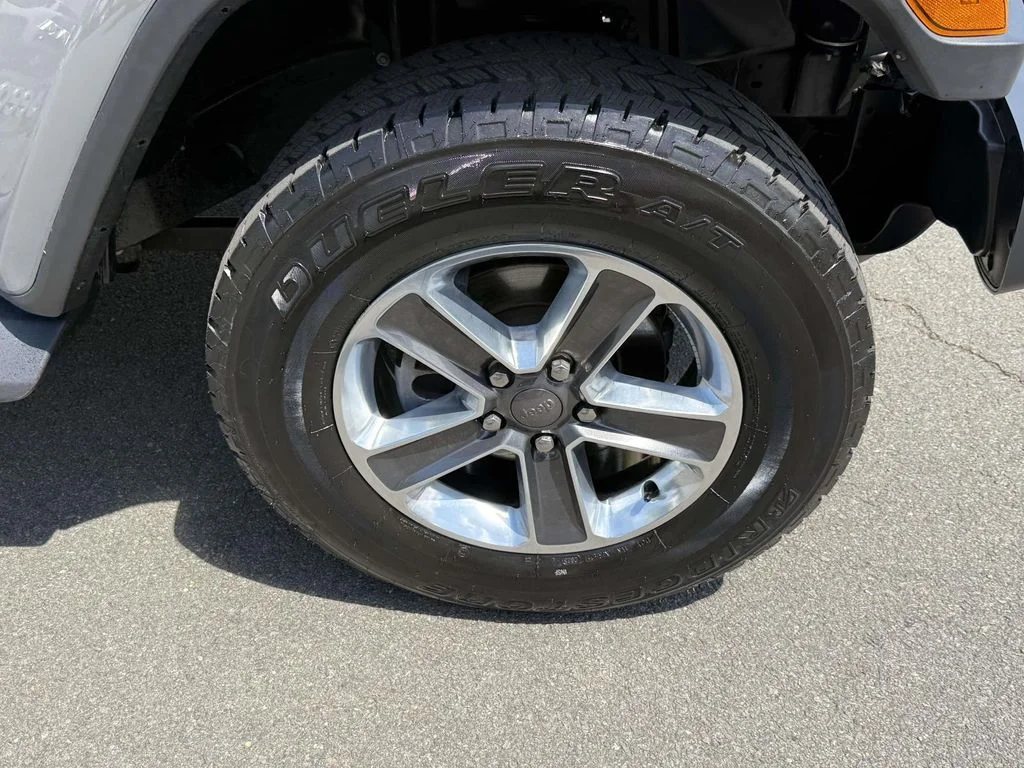 Used 2021 Gray Jeep Unlimited Sahara image 12