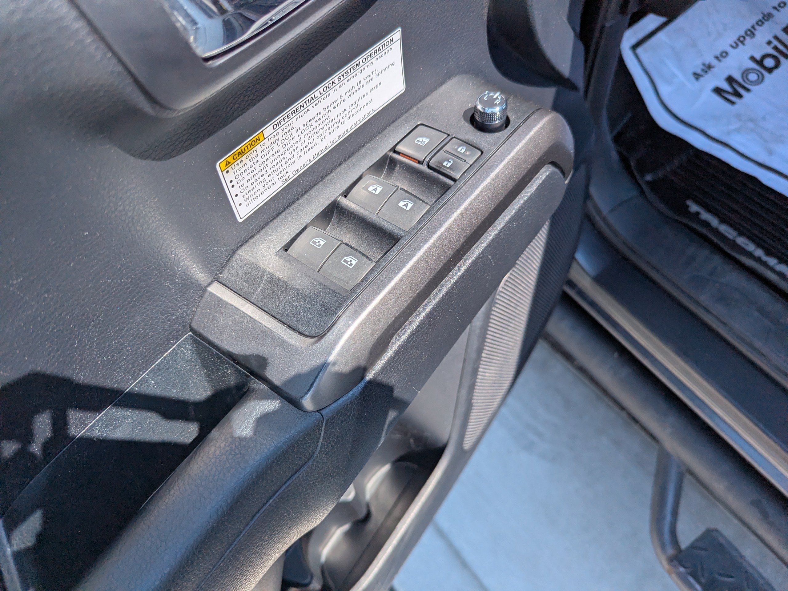 Used 2018  Toyota SR image 11