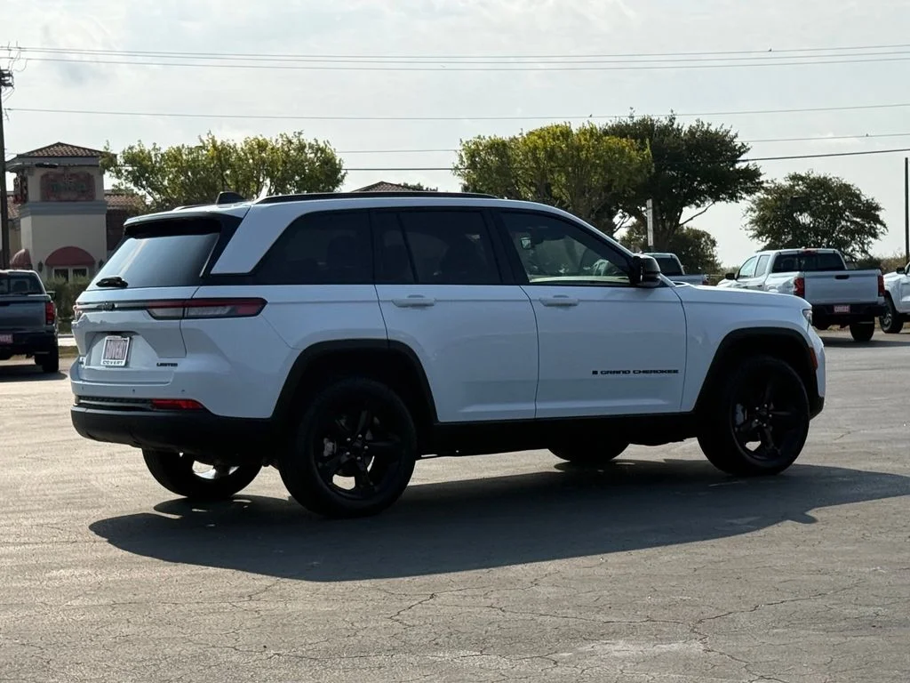 Used 2024 White Jeep Limited image 4