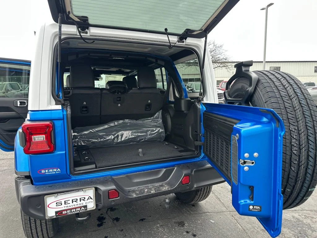 New 2026 Hydro Blue Pearl-Coat Exterior Paint Jeep Sahara image 23