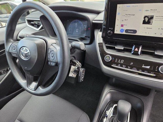Used 2026 Wind Chill Pearl Toyota LE image 30