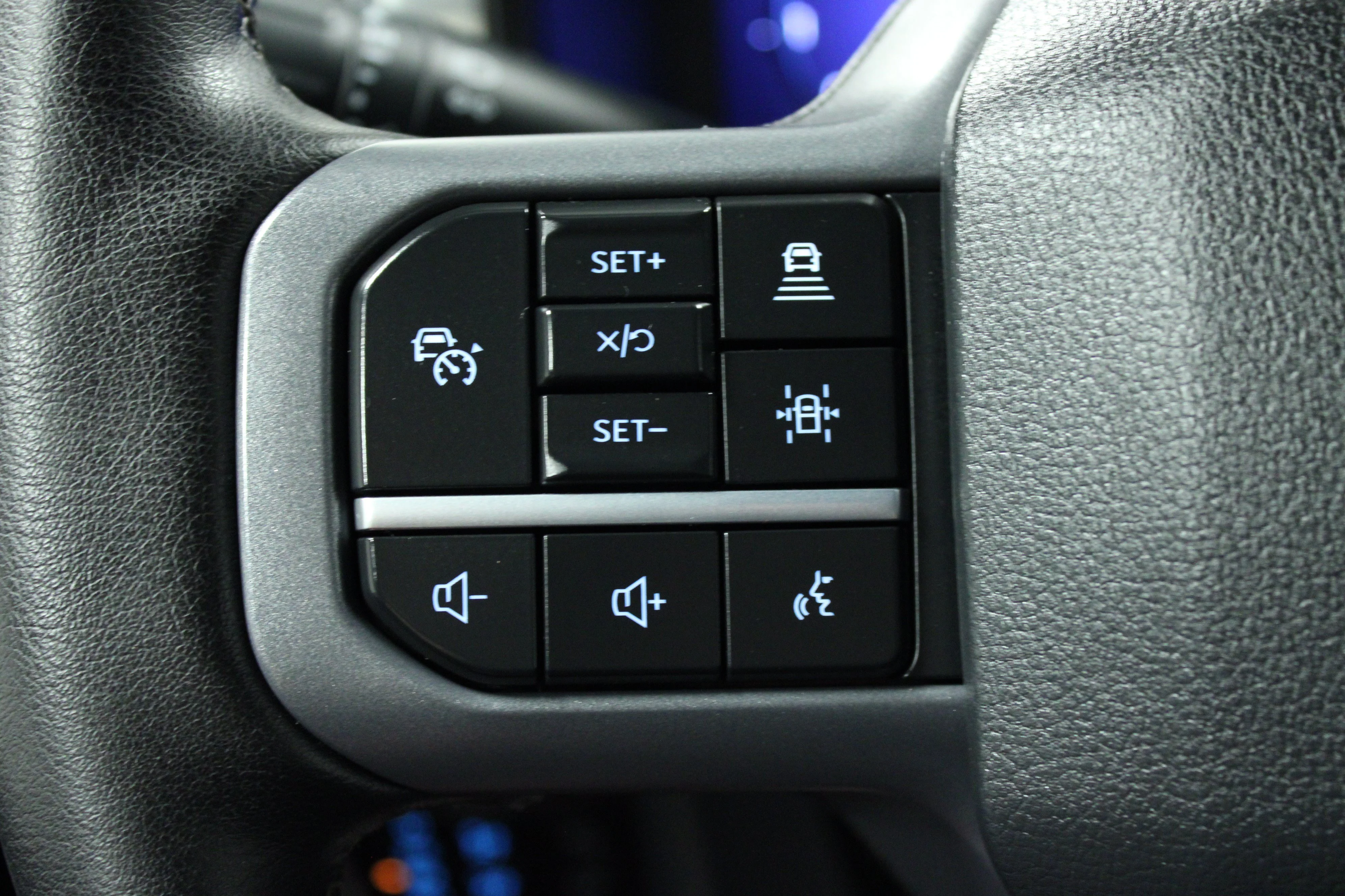 Used 2025 Agate Black Metallic Ford LARIAT image 20