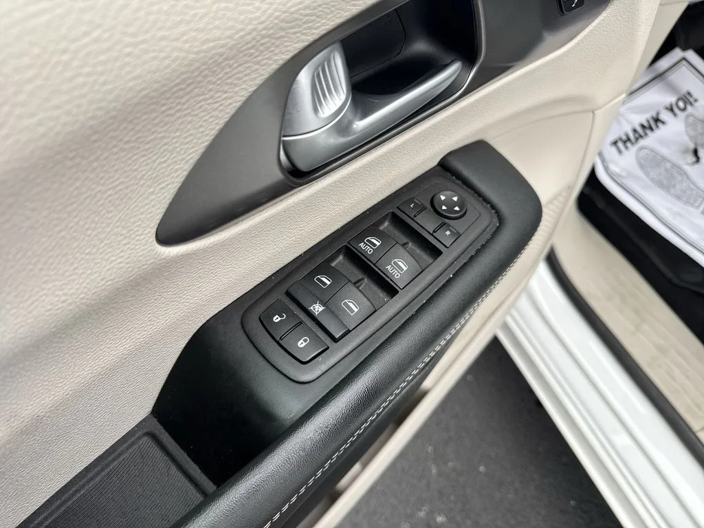 Used 2024 White Chrysler Touring L image 13