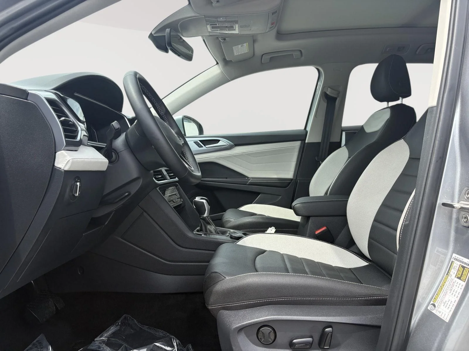 Certified Used 2025 SILVER Volkswagen SEL image 4