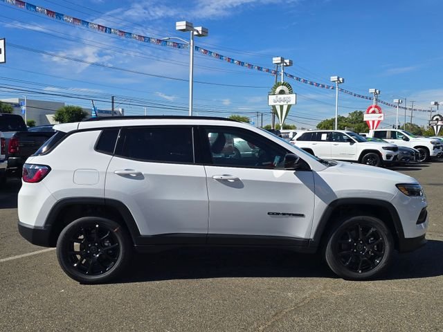 New 2026 Bright White Clearcoat Jeep Latitude image 7