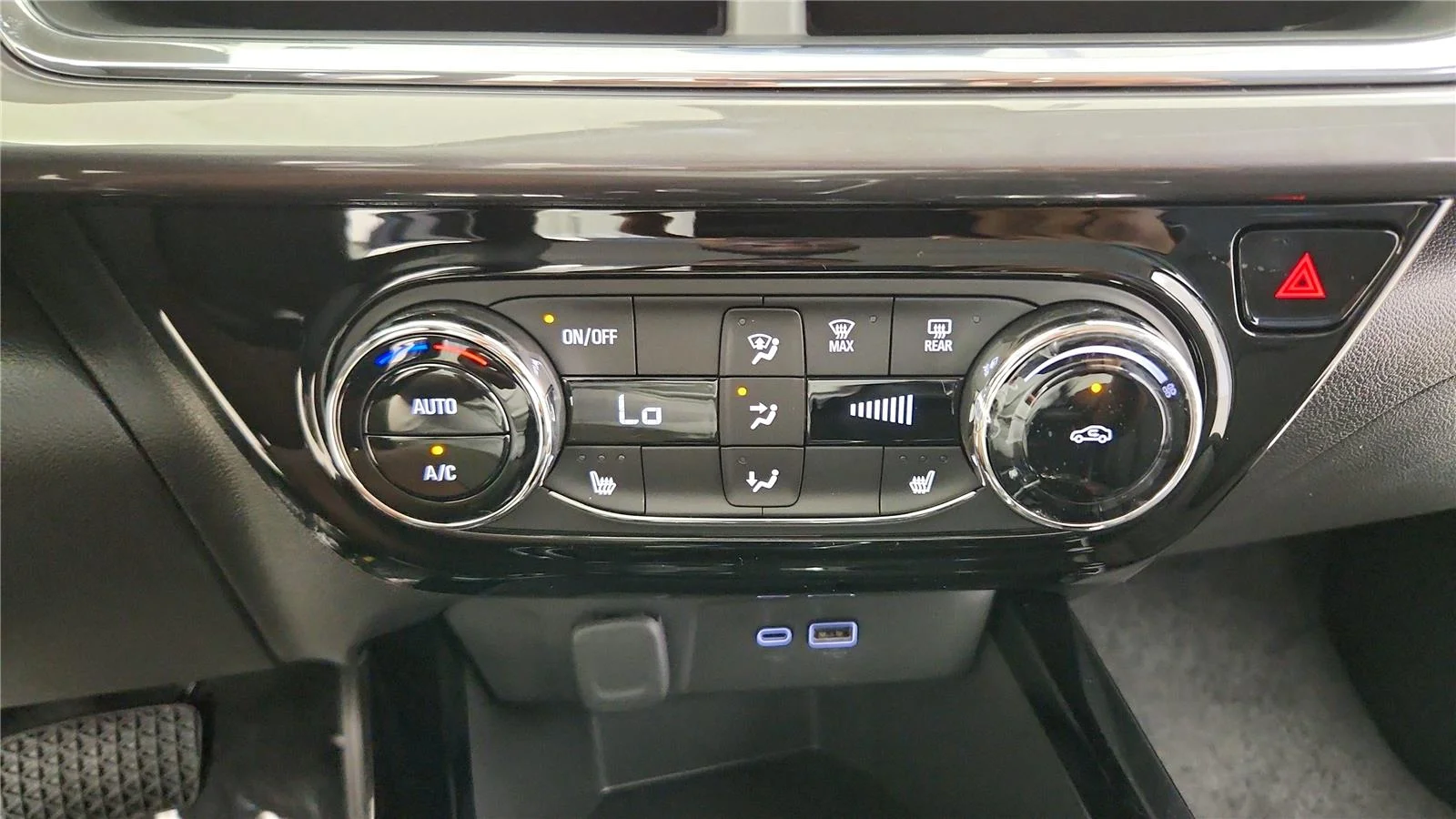 New 2026 Mosaic Black Metallic Chevrolet ACTIV image 18