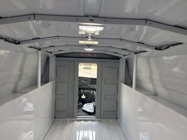 New 2025 Summit White GMC 1WT image 12