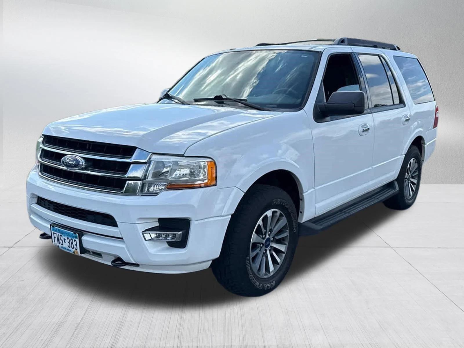 Used 2017 Oxford White Ford XLT image 4