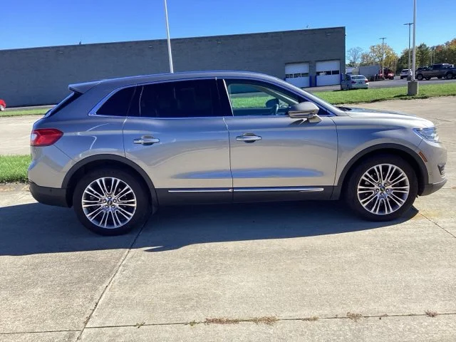 Used 2016  Lincoln Reserve image 11