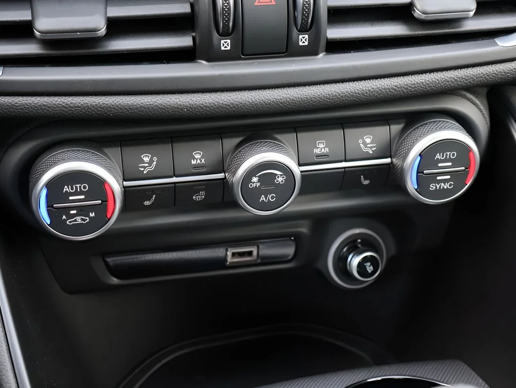 New 2026 Vesuvio Gray Metallic Alfa Romeo Base image 27