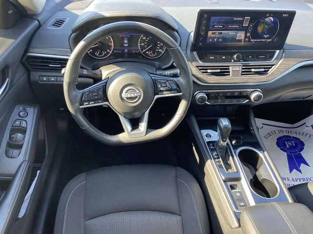 Used 2024 White Nissan 2.5 SV image 9