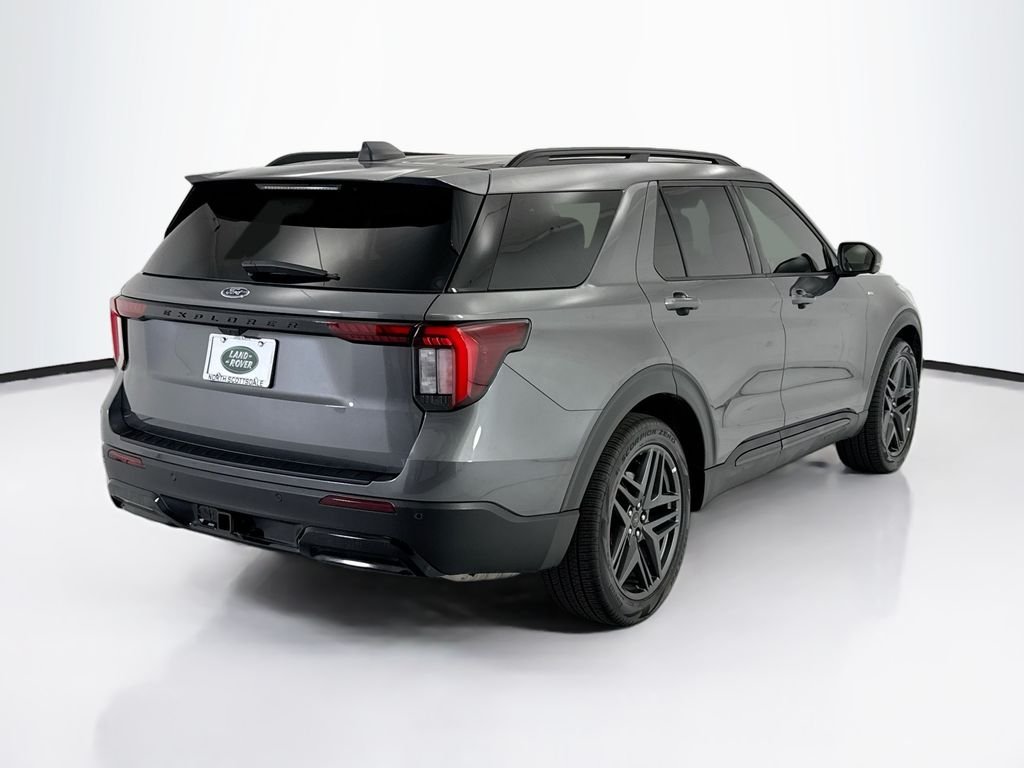 Used 2025 Gray Metallic Ford ST-Line image 5