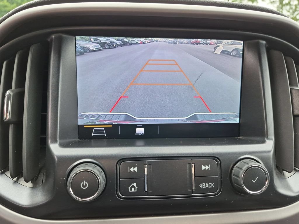 Used 2022 White GMC AT4 w/Leather image 16