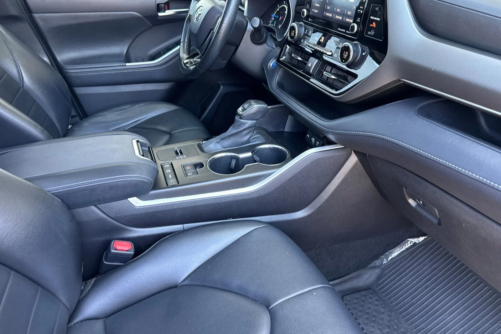 Used 2021 Celestial Silver Toyota Hybrid XLE image 18